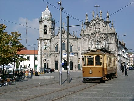 Historic tram in Porto, which is not covered by the Andante card