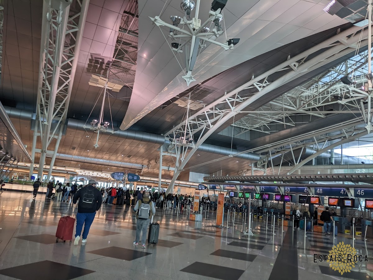 Porto airport arrivals hall