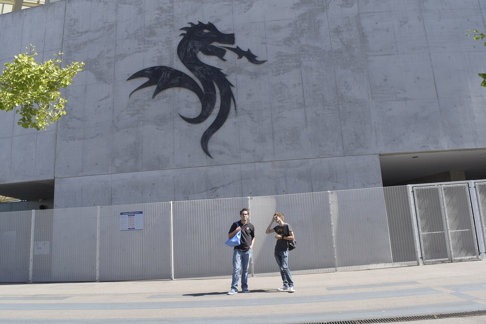 The FC Porto dragon crest on the concrete outer wall of Est&aacute;dio do Drag&atilde;o