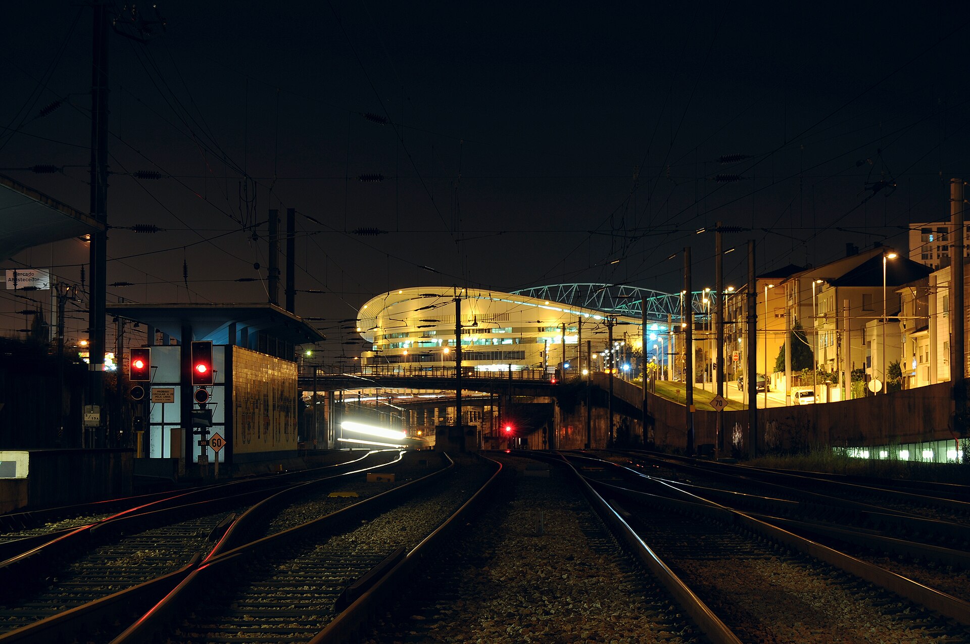 Est&aacute;dio do Drag&atilde;o lit up at night above the railway line in Porto